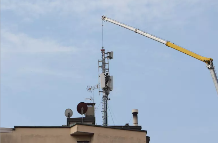 Ex insegnante 88enne di Pulsano vince contro Iliad: bocciata l’installazione di antenne davanti alla sua abitazione Ex insegnante 88enne di Pulsano vince contro Iliad: bocciata l’installazione di antenne davanti alla sua abitazione