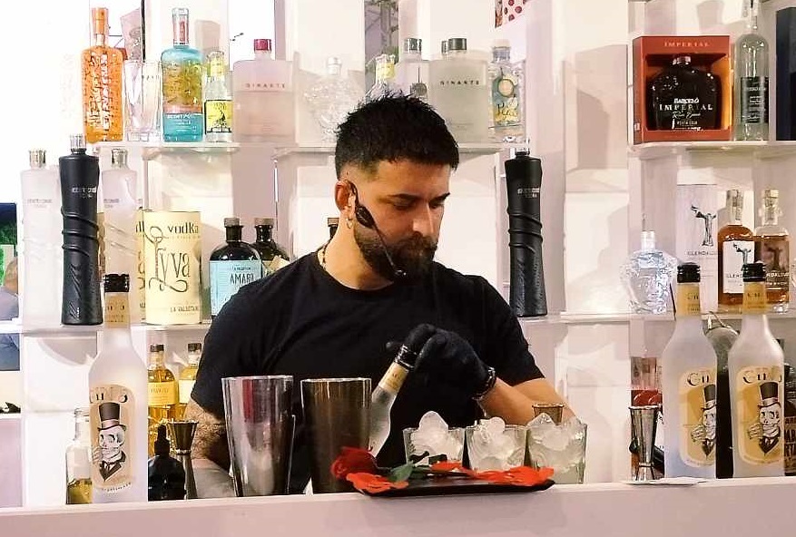 L’“Exit Lounge Bar” di Collepasso trionfa con Dario Manfredi alla “Gin8 Competition” di Lecce L’“Exit Lounge Bar” di Collepasso trionfa con Dario Manfredi alla “Gin8 Competition” di Lecce