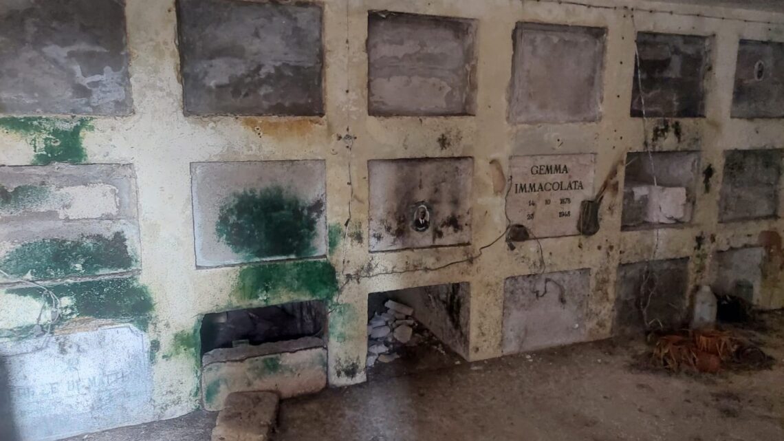 L’annosa, penosa e spinosa situazione di degrado della Cappella dell’Immacolata nel Cimitero comunale L’annosa, penosa e spinosa situazione di degrado della Cappella dell’Immacolata nel Cimitero comunale