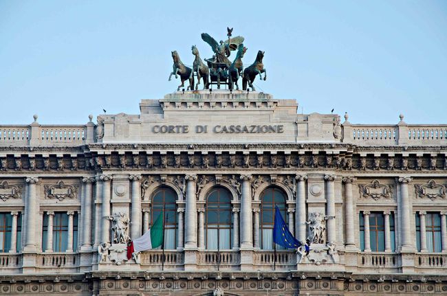 Centauro morto nell’incidente per la buca sull’asfalto, condannati i dirigenti comunali Centauro morto nell’incidente per la buca sull’asfalto, condannati i dirigenti comunali