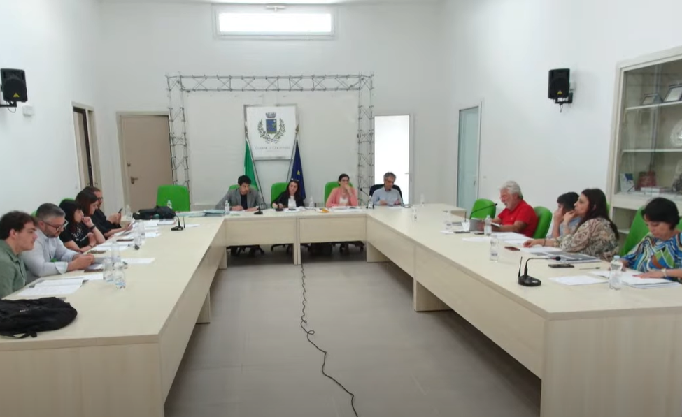 Consiglieri offesi ed oltraggiati nell’esercizio delle loro funzioni durante il Consiglio comunale. Complice silenzio di sindaco e maggioranza Consiglieri offesi ed oltraggiati nell’esercizio delle loro funzioni durante il Consiglio comunale. Complice silenzio di sindaco e maggioranza