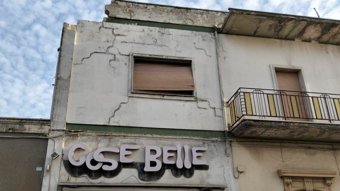 Crollo solaio immobile ex “Cose Belle”: ordinanza del sindaco di regolamentazione del traffico “fino a successiva revoca” Crollo solaio immobile ex “Cose Belle”: ordinanza del sindaco di regolamentazione del traffico “fino a successiva revoca”
