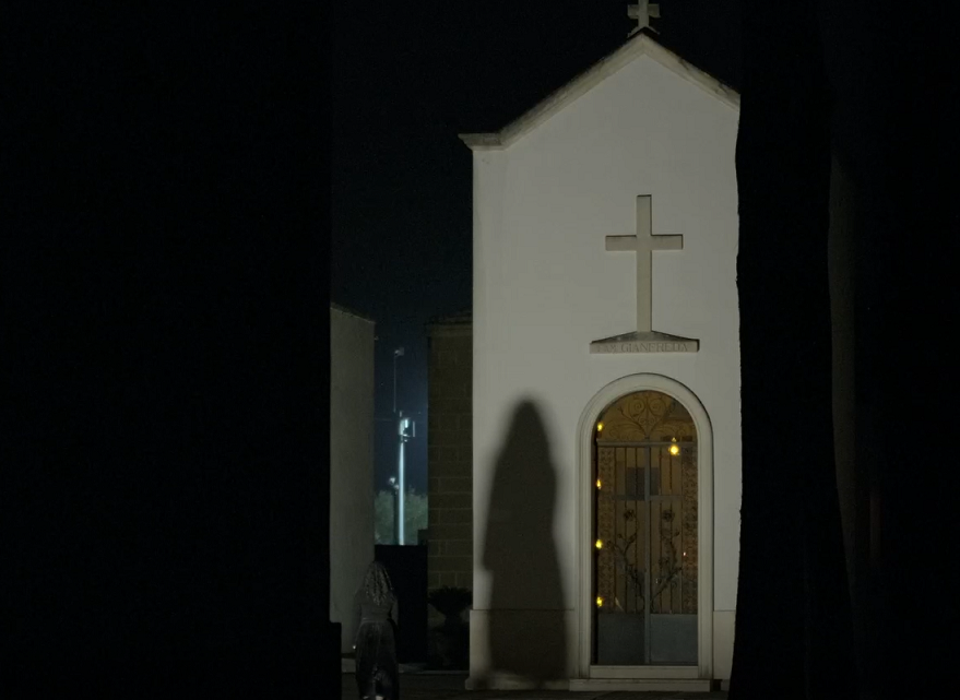 “Custos” (“Il custode”), il nuovo cortometraggio di Gino Brotto ambientato e girato nel cimitero di Collepasso “Custos” (“Il custode”), il nuovo cortometraggio di Gino Brotto ambientato e girato nel cimitero di Collepasso