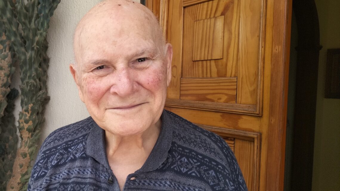 “90! … e ancora campi?”: l’autoironia per i suoi 90 anni, la “misericordia di Dio”, l’amore per Collepasso. Ad multos annos, “Padre nostro” Celestino! “90! … e ancora campi?”: l’autoironia per i suoi 90 anni, la “misericordia di Dio”, l’amore per Collepasso. Ad multos annos, “Padre nostro” Celestino!