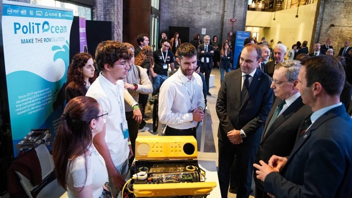 L’emozione del 24enne collepassese Giovanni Pellegrino, Team Leader di PoliTOcean del Politecnico di Torino, nell’incontro con Mario Draghi L’emozione del 24enne collepassese Giovanni Pellegrino, Team Leader di PoliTOcean del Politecnico di Torino, nell’incontro con Mario Draghi