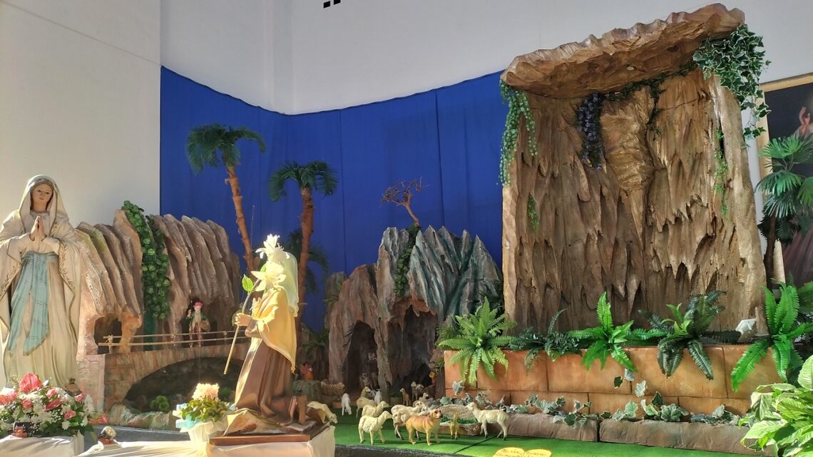 La “Grotta di Lourdes” di Germano De Prezzo presso la Chiesa “Cristo Re” La “Grotta di Lourdes” di Germano De Prezzo presso la Chiesa “Cristo Re”