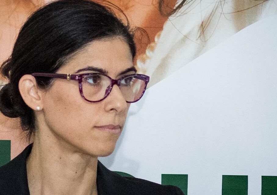 “Turiamoci il naso e votiamo…” Laura Manta sindaco per archiviare il disastroso ventennio Perrone-Menozzi! “Turiamoci il naso e votiamo…” Laura Manta sindaco per archiviare il disastroso ventennio Perrone-Menozzi!