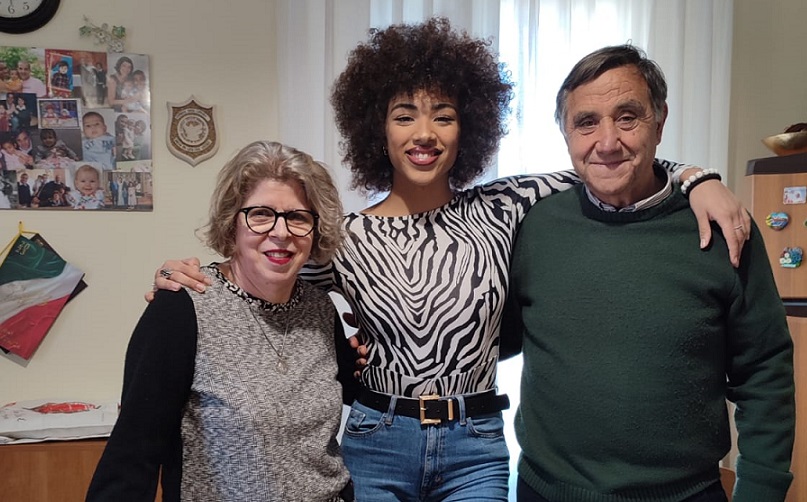 La Pasqua di Megan a Collepasso con i nonni Rocco e Tommasina e papà Ivan La Pasqua di Megan a Collepasso con i nonni Rocco e Tommasina e papà Ivan
