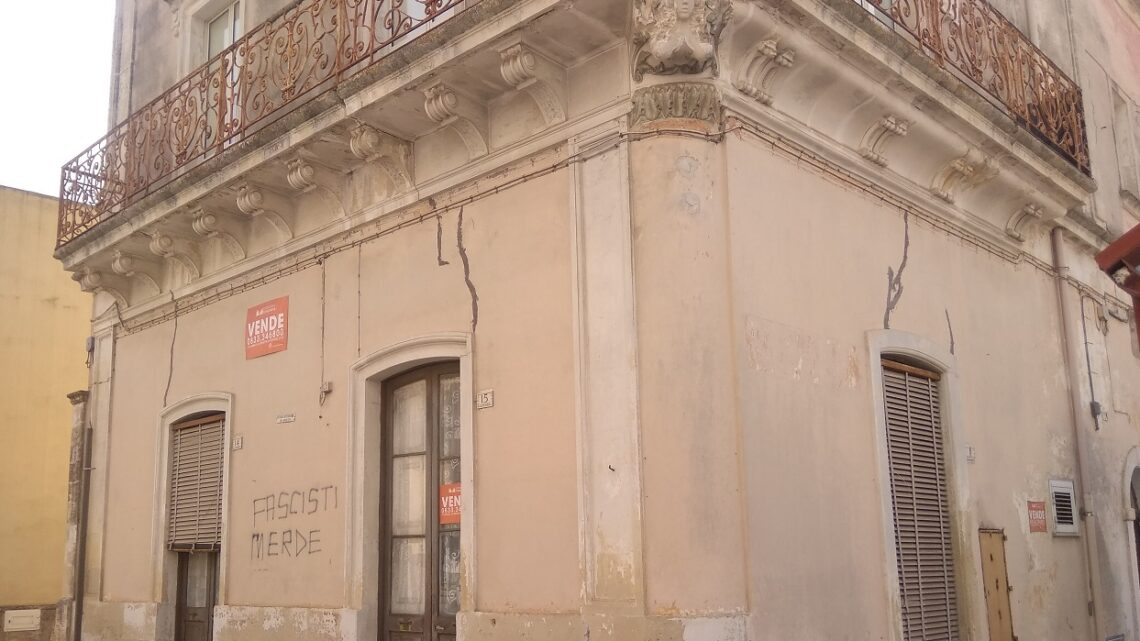 Il “Palazzo della vergogna” è tuttora in vendita Il “Palazzo della vergogna” è tuttora in vendita