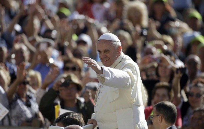 Il Papa a Scalfari: così cambierò la Chiesa. “I giovani senza lavoro uno dei mali del mondo” Il Papa a Scalfari: così cambierò la Chiesa. “I giovani senza lavoro uno dei mali del mondo”
