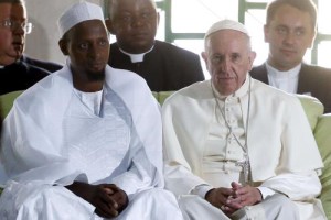 Il Papa e l'Iman nella moschea di Bangui