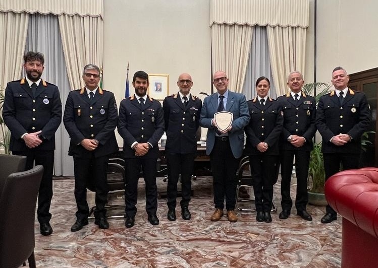 L’Associazione Comandanti e Ufficiali Polizia Locale della Provincia incontra il nuovo Prefetto di Lecce L’Associazione Comandanti e Ufficiali Polizia Locale della Provincia incontra il nuovo Prefetto di Lecce