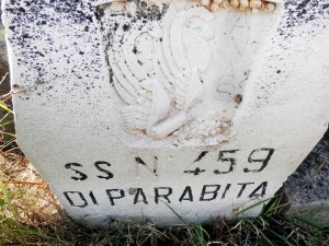 Il gran cippo “commemorativo” della SS n 459 di Parabita