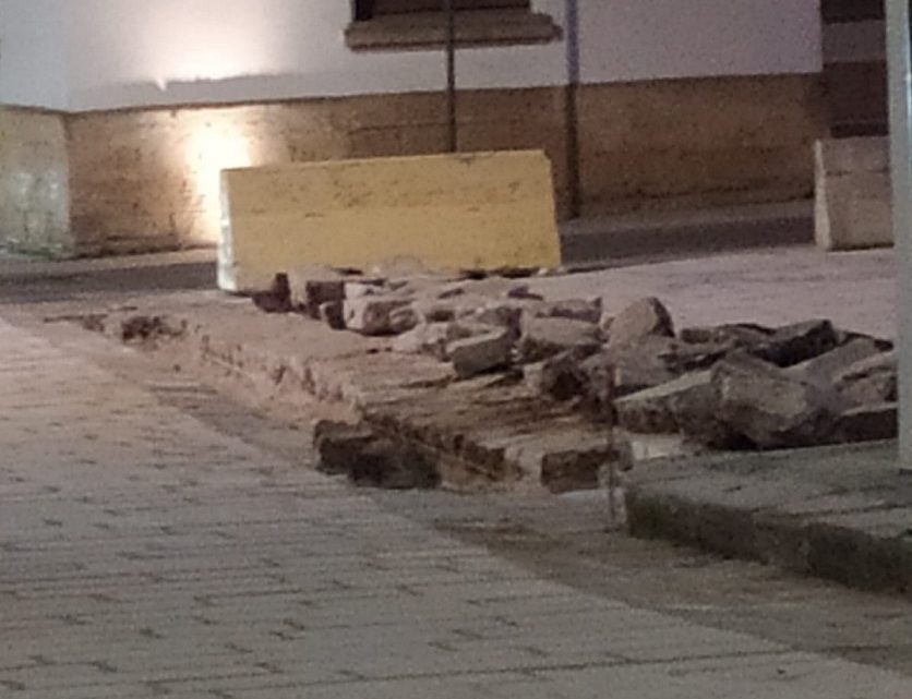 La “foto del giorno”: “Ci fabbrica e sfabbrica…” La “foto del giorno”: “Ci fabbrica e sfabbrica…”
