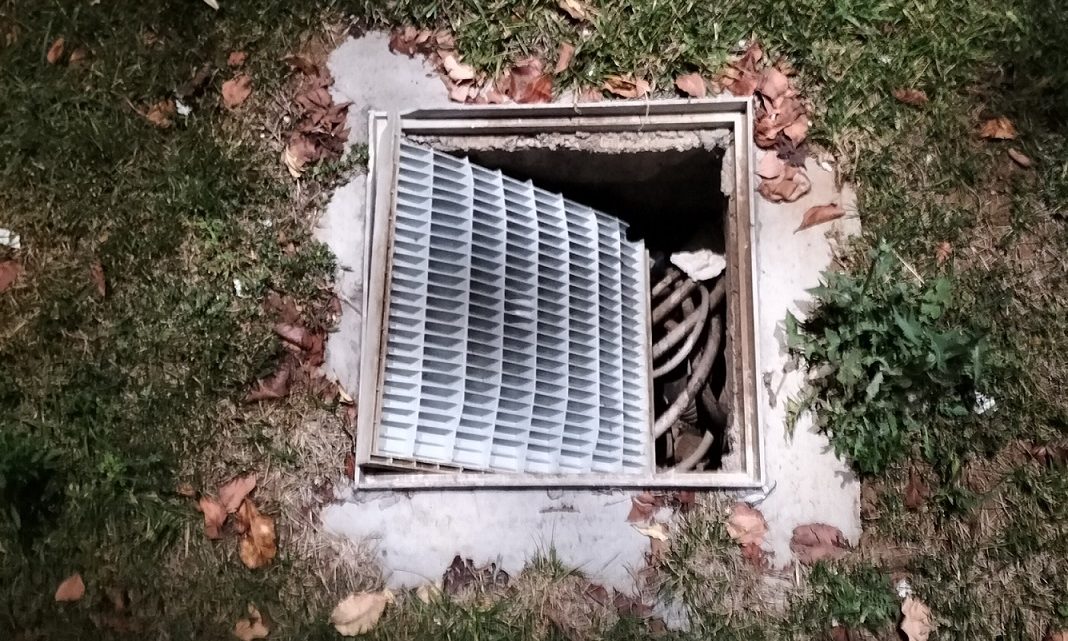 La “foto del giorno”: …a dieci passi dal Palazzo municipale La “foto del giorno”: …a dieci passi dal Palazzo municipale