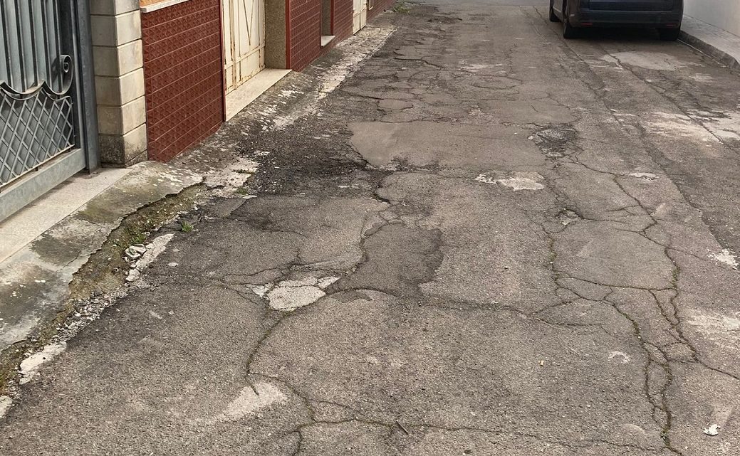 La “foto del giorno”: le “cose stupende” della “street art” in un/a manto/a stradale La “foto del giorno”: le “cose stupende” della “street art” in un/a manto/a stradale